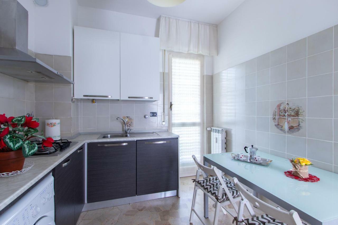 House Henry Apartment Vado Ligure Bagian luar foto