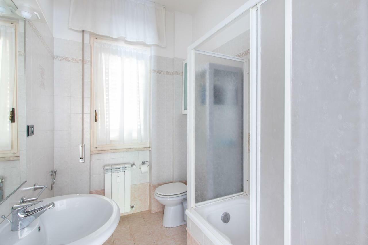 House Henry Apartment Vado Ligure Bagian luar foto